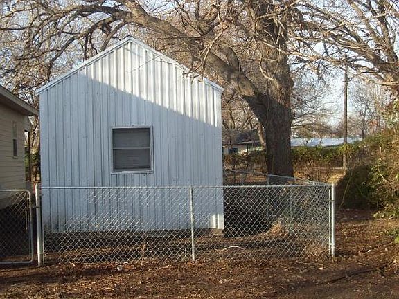 2nd image of 506 N Avenue H
