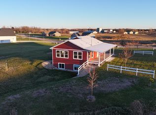 639 W River Dr, New London, MN 56273