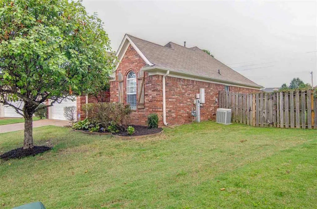 Building Photo - 1180 Breezy Valley Dr