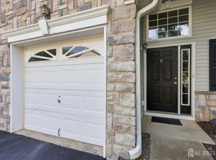 9 Bridgepointe Dr, South Amboy, NJ 08879
