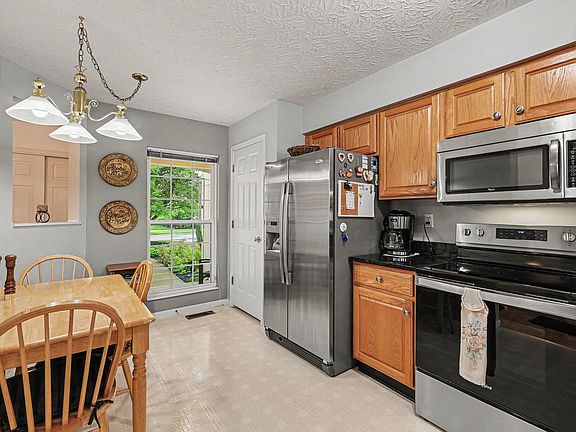 4th image of 75 Wellington Dr