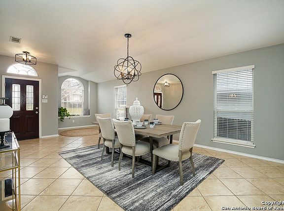 4th image of 1406 Bluff Frst