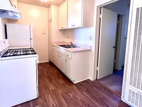 3rd image of 18550 Prairie St #28
