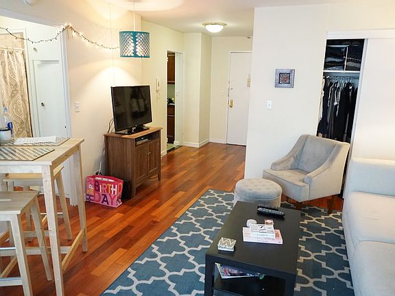 4th image of 279 E 44th St APT 10M