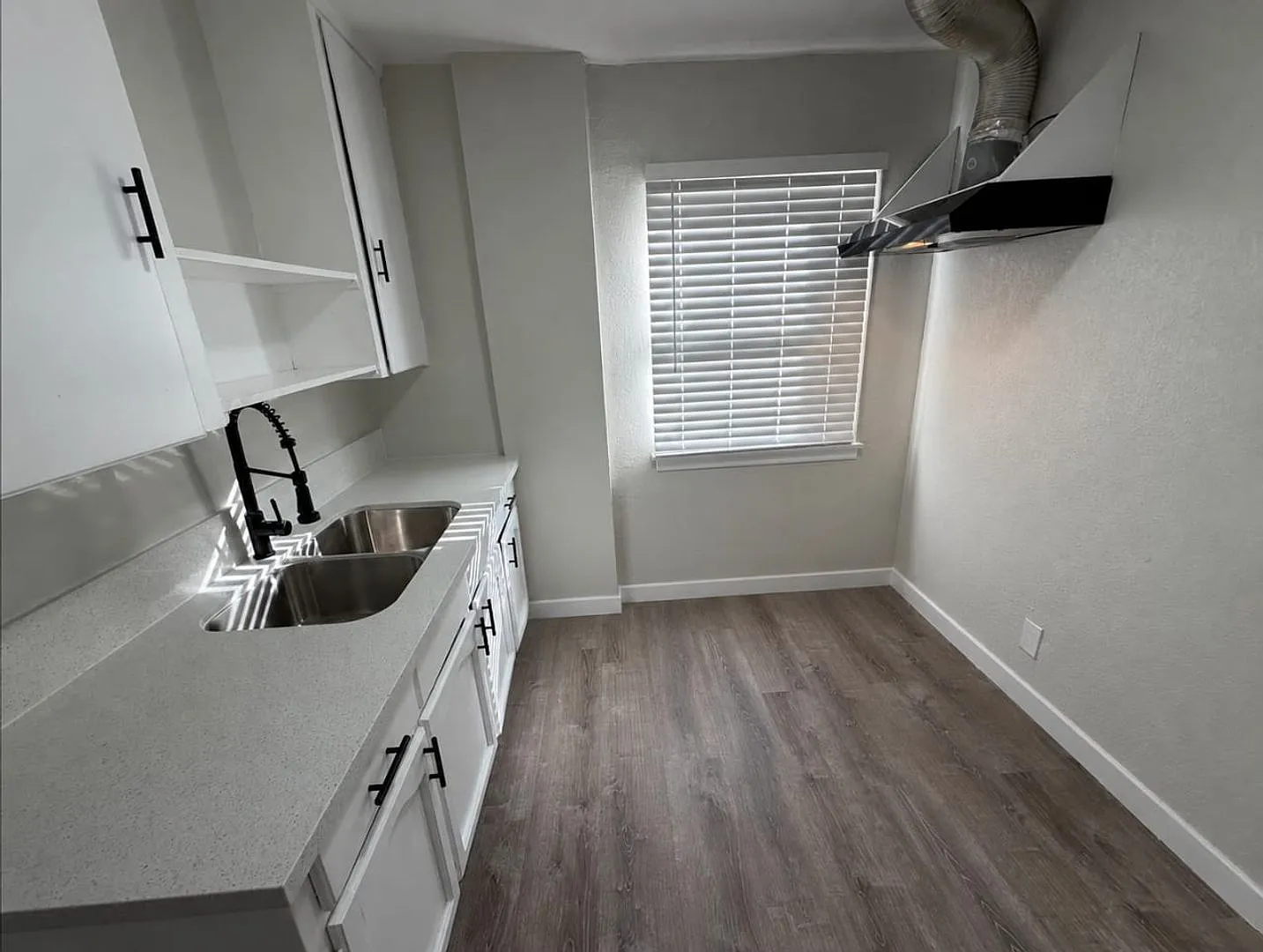 2 bed, 1.0 bath, 800 sqft, $2,350 — Photo 1