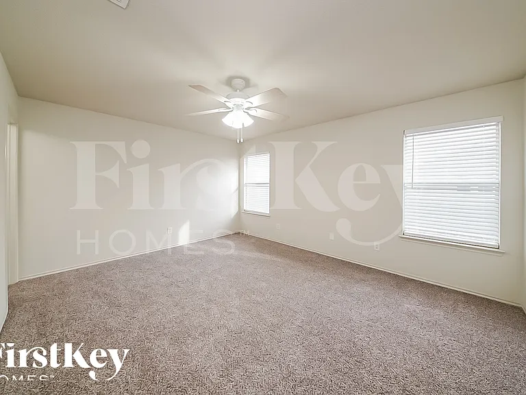 2136 Benning Way — Photo 8
