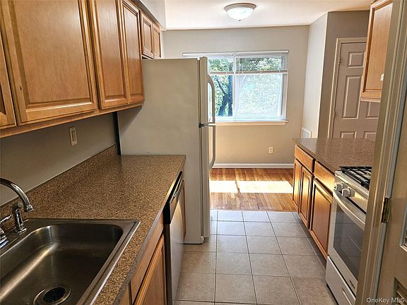 2nd image of 18 Pavilion Ridge Way Unit 17