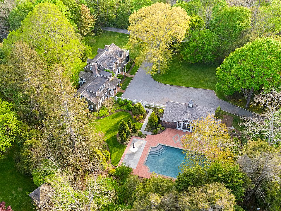 1st image of 106 Quogue St