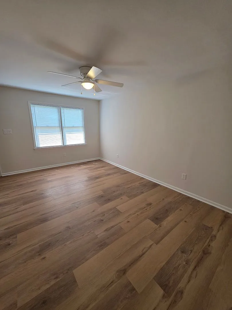 605 Brookdale Dr — Photo 4