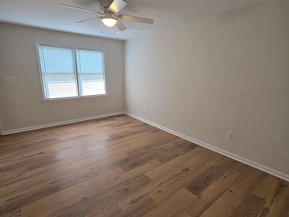 4th image of 605 Brookdale Dr #C