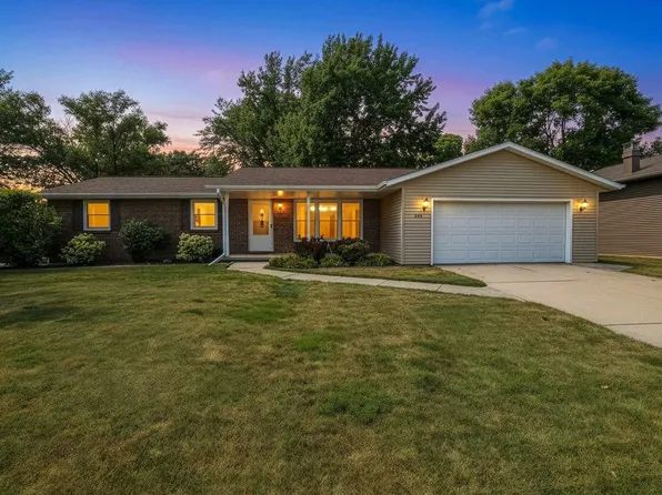 842 Fribourg St, De Pere, WI 54115