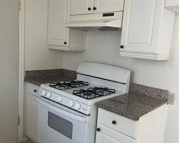 17 Callery Ct — Photo 2
