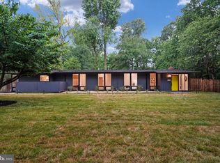 2403 Lisbon Ln, Alexandria, VA 22306