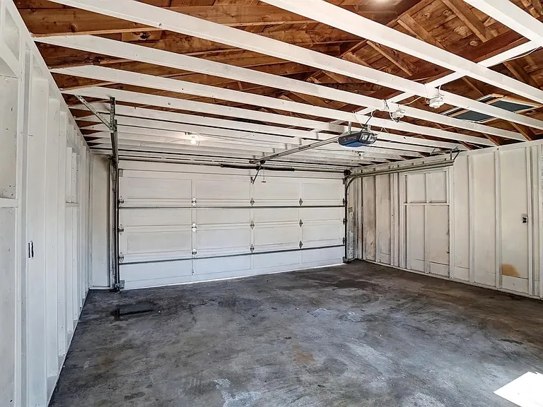 332 Milton St #2 — Photo 24
