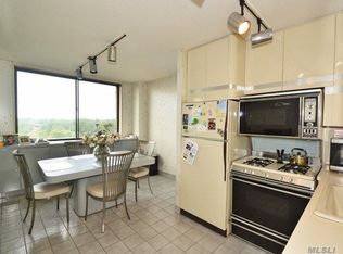 2 Bay Club Dr APT 10E, Bayside, NY 11360