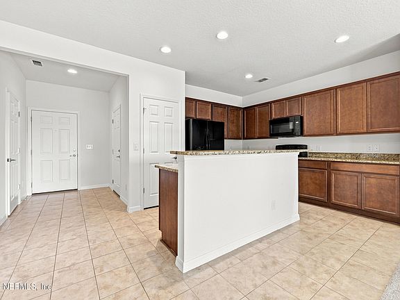 4th image of 7020 BUTTERFLY Court