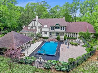 W309N5426 Windsong Ct, Hartland, WI 53029