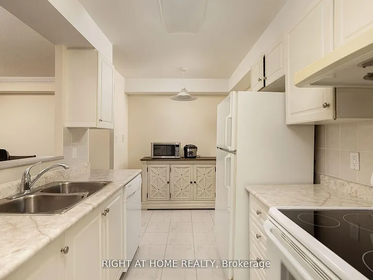 1883 McNicoll Ave #227 — Photo 2