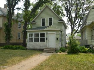 1513 University Ave, Grand Forks, ND 58203