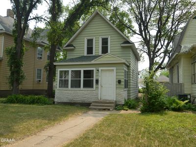 1513 University Ave, Grand Forks, ND, 58203