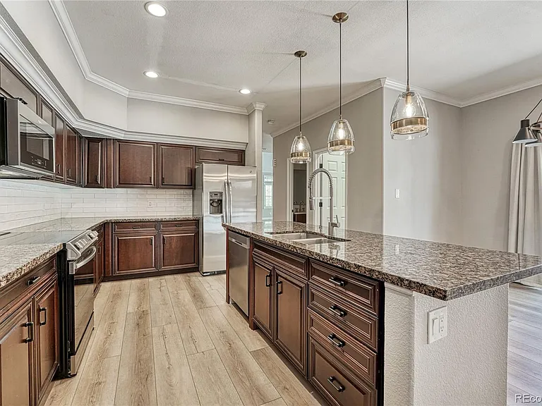 9885 Greensview Cir — Photo 15