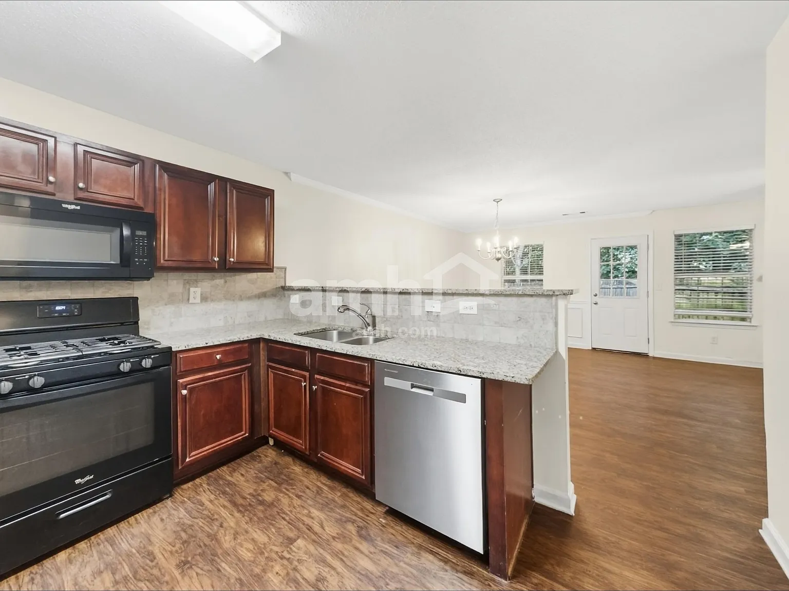 3 bed, 2.5 bath, 1840 sqft, $2,075 — Photo 3