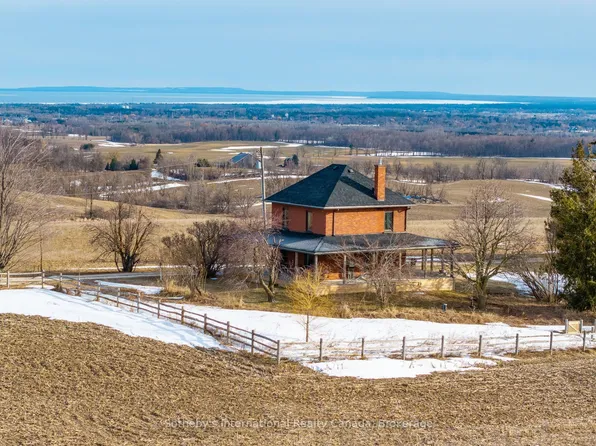 1943 Fairgrounds Rd S, Clearview, ON L0M 1G0