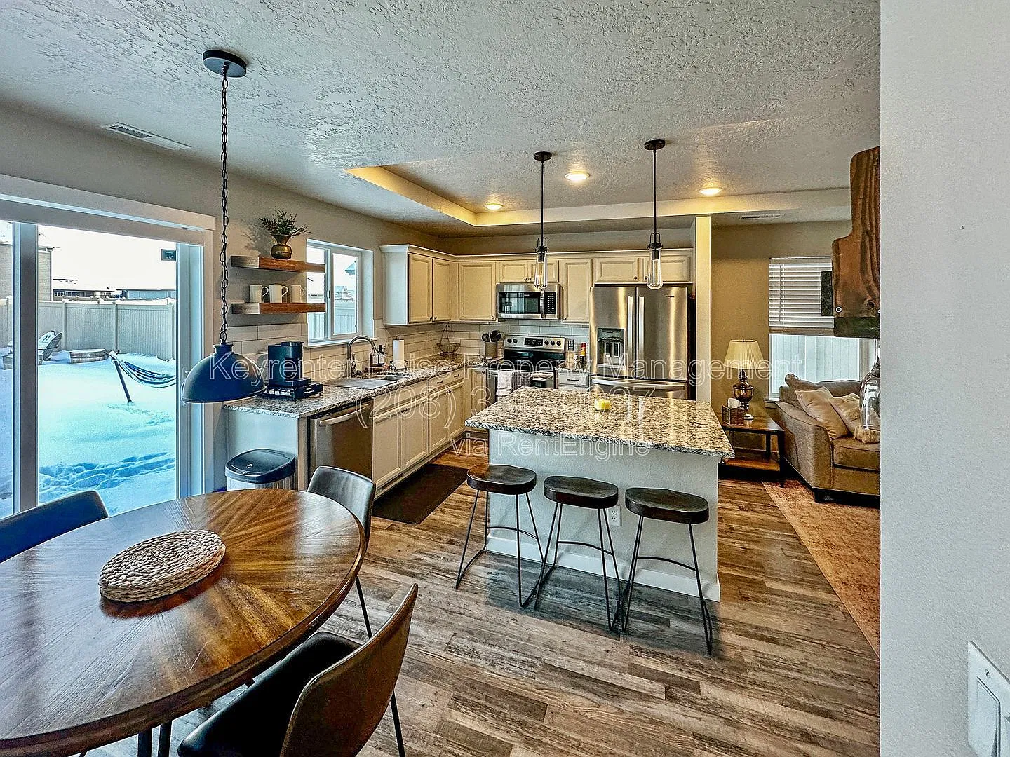 3 bed, 2.0 bath, 1080 sqft, $2,650 — Photo 4