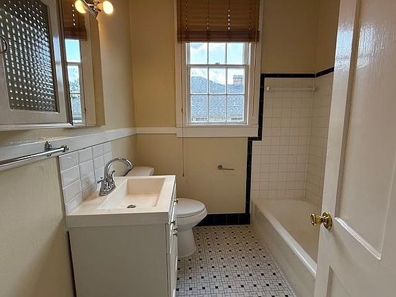5th image of 2719 Chestnut St #A
