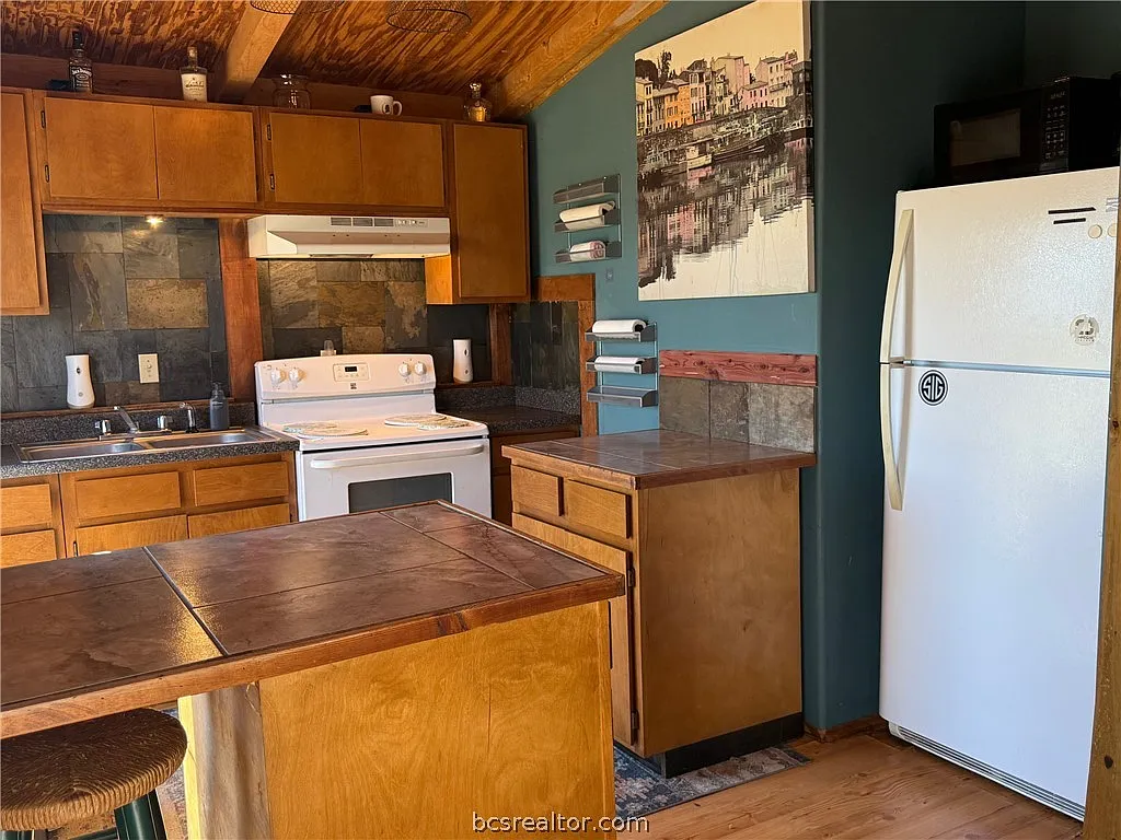 2 bed, 784 sqft, $1,295 — Photo 3
