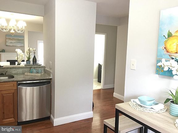 4th image of 8680 Venoy Ct