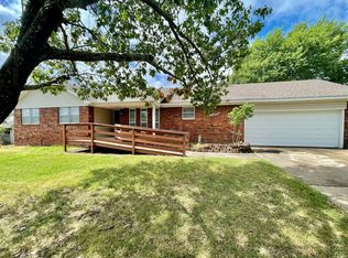 206 N Oak Ridge Dr E, Sand Springs, OK 74063
