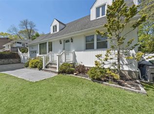42 Siracusa Blvd, Smithtown, NY 11787