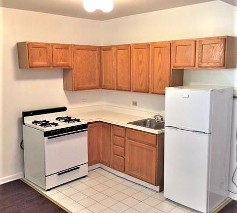 4th image of 4006 N Kenmore Ave #G