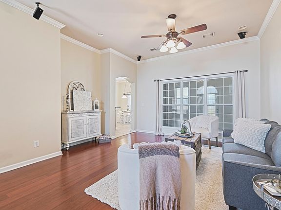 3rd image of 606 Castle Brook Dr