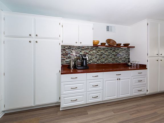 4th image of 15021 La Mesa St