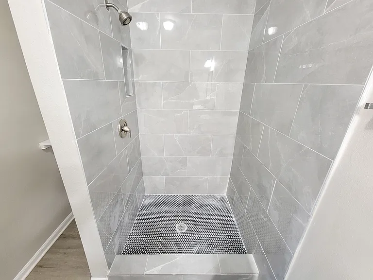 4909 Holloway Dr — Photo 16