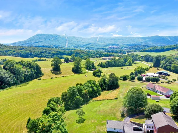 4647 Mountain Pass Rd, Troutville, VA 24175