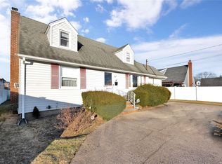 87 Woodward Pkwy, Farmingdale, NY 11735