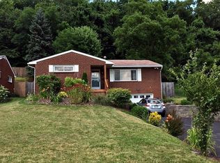 1757 Fairmont Dr, New Kensington, PA 15068