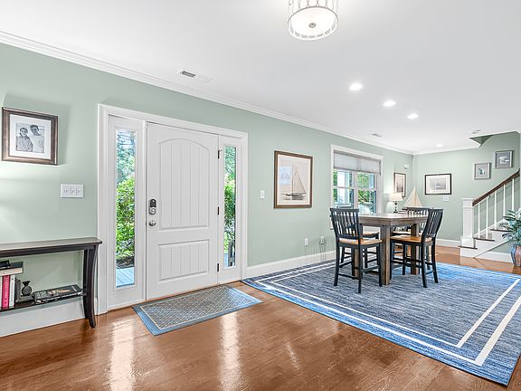 4th image of 10 Bellevue Ave