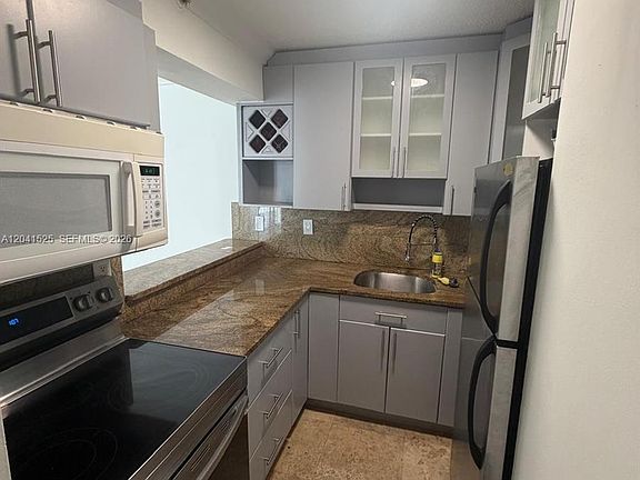 5th image of 126 SW 17th Rd APT 301