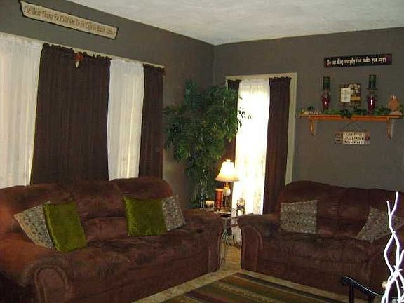 3rd image of 922 N Perkins St