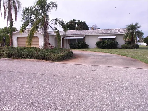 242 S Lake Dr Photo 1