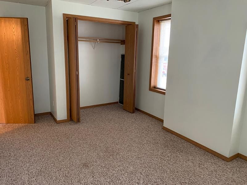 2nd image of 831 Main St APT 2