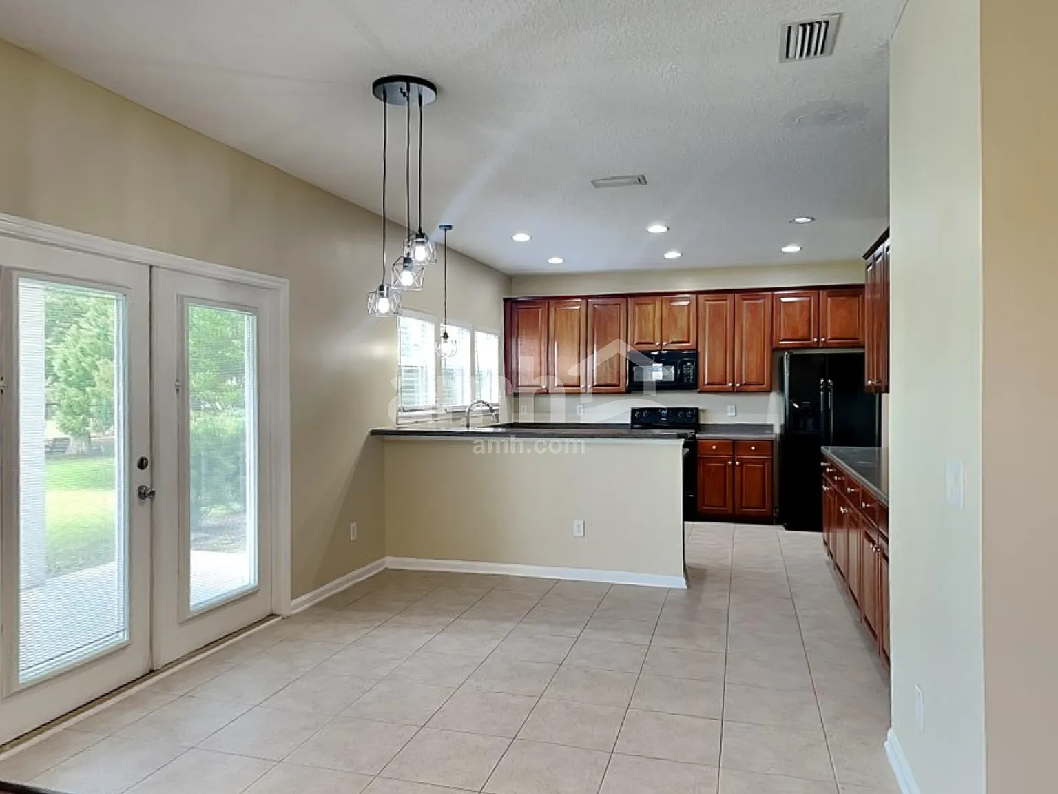 3 bed, 2.5 bath, 2530 sqft, $2,580 — Photo 4