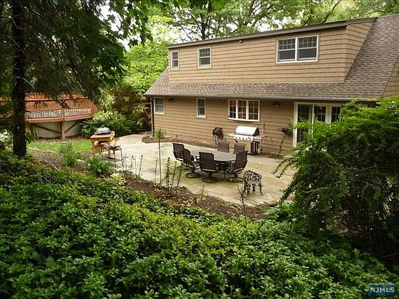4th image of 56 Hillside Ave