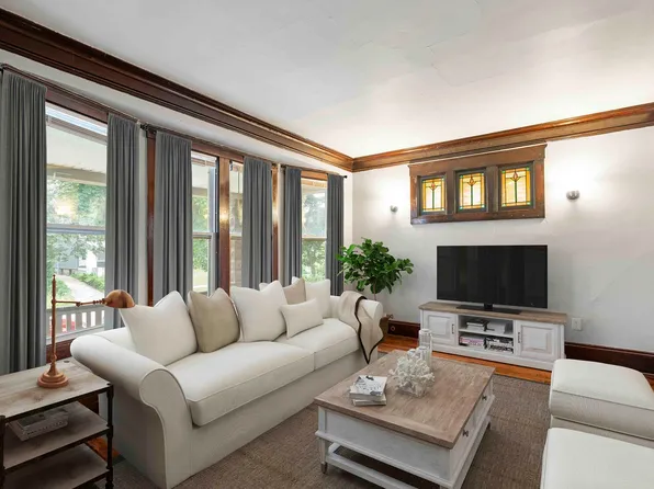 2929 N Murray Ave, Milwaukee, WI 53211