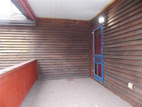 3rd image of 415 Allison St