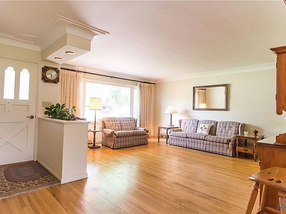 3rd image of 207 Parkview Dr